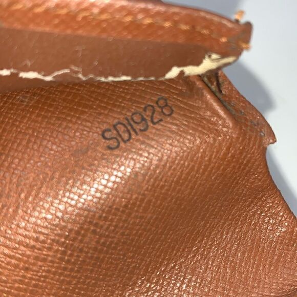 Authentic Louis Vuitton Monogram Sarah Wallet - Picture 9 of 14